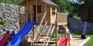 Beitragsbild des Blogbeitrags Anleitung: DIY-Spielturm für Kinder selber bauen 