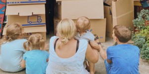 Beitragsbild des Blogbeitrags Umzug mit Kindern: 6 Tipps damit es stressfreier klappt