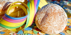 Beitragsbild des Blogbeitrags Fasching zuhause: 8 Tipps für eine lustige Feier ohne Gäste