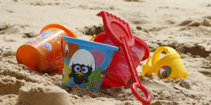 Beitragsbild des Blogbeitrags Sommer mit Kindern: Struktur in die Ferien bringen