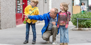 Beitragsbild des Blogbeitrags Schulweg üben mit Kindern – aber richtig! 