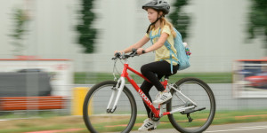Beitragsbild des Blogbeitrags Kinder-Fahrradhelme im Test 
