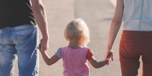Beitragsbild des Blogbeitrags Erziehung: Was Kinder und Jugendliche von ihren Eltern brauchen