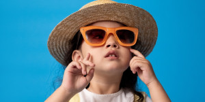 Beitragsbild des Blogbeitrags Experten-Tipps für den Sommer: Augen vor Schäden durch UV-Strahlung schützen 