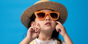 Beitragsbild des Blogbeitrags Experten-Tipps für den Sommer: Augen vor Schäden durch UV-Strahlung schützen