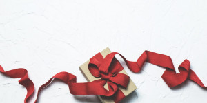 Beitragsbild des Blogbeitrags Sinnvolle Geschenkideen für Frauen, die schon alles haben | Verlosung!