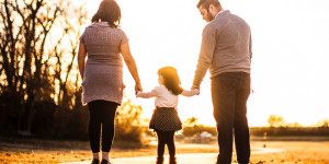 Beitragsbild des Blogbeitrags 15 Jahre Elterngeld: Mütter erledigen nach wie vor den Hauptanteil der Familienarbeit