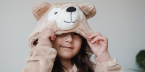 Beitragsbild des Blogbeitrags Fasching, Karneval & Halloween: Kinderkostüme ohne kulturelle Aneignung