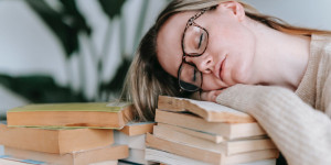 Beitragsbild des Blogbeitrags Lernen im Schlaf: Diese Duftstoffe helfen!
