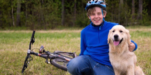 Beitragsbild des Blogbeitrags Fahrradausflug mit Kind und Hund: Tipps & Vorbereitung