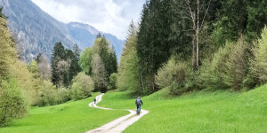 Beitragsbild des Blogbeitrags Familien-Radtouren: Mit Fahrrad und Zug in den Alpen