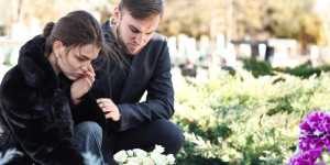 Beitragsbild des Blogbeitrags Verlust eines Kindes: Männer trauern anders als Frauen