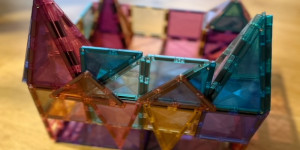 Beitragsbild des Blogbeitrags Spielzeug für jedes Alter: So kommt Mama mal zur Ruhe – Kreativset gewinnen