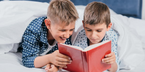 Beitragsbild des Blogbeitrags Leseförderung: Diese 20 besten Bücher für Jungs machen Lust aufs Lesen!