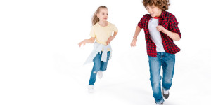 Beitragsbild des Blogbeitrags Warum Kinder und Jugendliche mehr Bewegung brauchen + Tipps