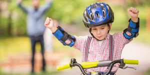 Beitragsbild des Blogbeitrags Fahrrad fahren lernen mit Kindern: 5 weit verbreitete Irrtümer 