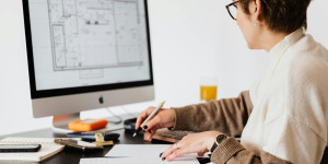 Beitragsbild des Blogbeitrags Erfolgreiche Frauen: 10 Hacks für Frauen in männerdominierten Branchen