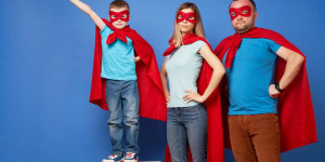 Beitragsbild des Blogbeitrags Wissenschaftlich im Gehirn-Scan erwiesen: Mamas und Papas sind Superheld:innen!