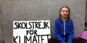 Beitragsbild des Blogbeitrags Was Doris Knechts Kleiderschrank mit ausstehenden Generationenkonflikten und Greta Thunbergs Schulstreik zu tun hat 