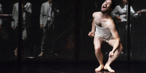 Beitragsbild des Blogbeitrags Was die Kritiker:innen beim Bachmannpreis von den lonely ballads des aktionstheater ensemble mitnehmen könnten