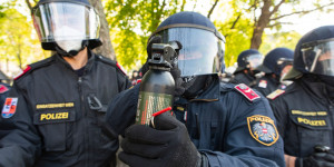 Beitragsbild des Blogbeitrags Mayday-Demo: Keine wirksame Aufklärung von Polizeigewalt bei Polizeieinsatz am 1. Mai 2021