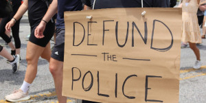 Beitragsbild des Blogbeitrags Weniger Polizei