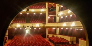 Beitragsbild des Blogbeitrags Burgtheater Wien: Meine Premiere am Schnürboden.