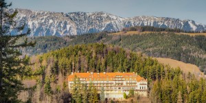 Beitragsbild des Blogbeitrags Das Kurhaus Semmering wird endlich wach geküsst. 