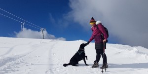 Beitragsbild des Blogbeitrags Winterwandern Tauplitz Lawinenstein: Gondel, Hund und Gipfelkreuz. 