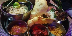Beitragsbild des Blogbeitrags Negombo Beach Tipps: Curry, Catamaran und Streetdogs 