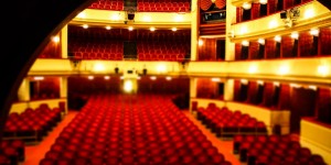 Beitragsbild des Blogbeitrags Statt in´s Theater: Kultur Digital und Virtuell trotz Corona