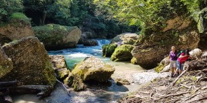 Beitragsbild des Blogbeitrags Ran an den Fluss: Naturbaden & Flusswandern in Österreich 
