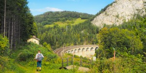 Beitragsbild des Blogbeitrags UNESCO Welterbe Semmeringbahn: Am Bahnwanderweg nach Breitenstein 