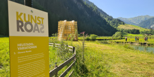 Beitragsbild des Blogbeitrags Auf „KUNSTROAS“ im Bergsteigerdorf Hüttschlag 