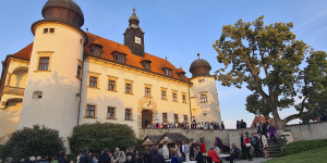 Beitragsbild des Blogbeitrags Sommerspiele Schloss Sitzenberg: Von Premieren und Jubiläen