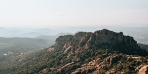 Beitragsbild des Blogbeitrags Roquebrune-sur-Argens: Wandern und Kajakfahren beim Rocher de Roquebrune 