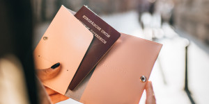 Beitragsbild des Blogbeitrags 20 besondere Geschenkideen für Reisende & Weltenbummler
