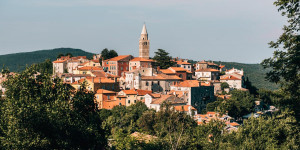 Beitragsbild des Blogbeitrags Labin in Kroatien: Tipps für das farbenfrohe Bergdorf Istriens 