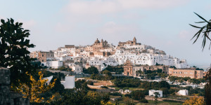 Beitragsbild des Blogbeitrags Ostuni: Sehenswürdigkeiten und Tipps für Apuliens weiße Stadt 