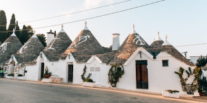 Beitragsbild des Blogbeitrags Valle dItria: Alberobello & weitere schöne Orte im Tal der Trulli 