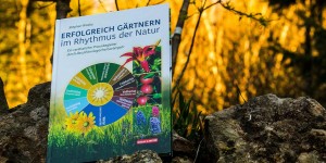 Beitragsbild des Blogbeitrags Buchvorstellung: Erfolgreich Gärtnern im Rhythmus der Natur