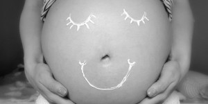 Beitragsbild des Blogbeitrags VEGAN BABY SPECIAL | Über Body Image, Dehnungsstreifen & vegane Mamacremes
