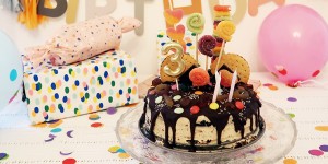 Beitragsbild des Blogbeitrags Kindergeburtstagstorte – Veganer Candy Cake 