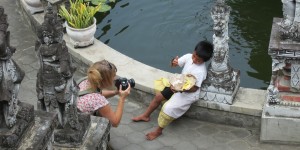 Beitragsbild des Blogbeitrags Tipps um Kinder während Reisen besser fotografieren zu können