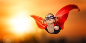 Beitragsbild des Blogbeitrags Sicher fliegen mit Baby – wie gefährlich ist der Loop Belt?
