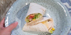 Beitragsbild des Blogbeitrags Cesar Chicken Wrap – schnell und leicht gemacht