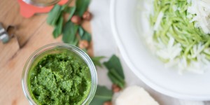 Beitragsbild des Blogbeitrags Bärlauchpesto mit Haselnüssen 