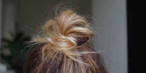 Beitragsbild des Blogbeitrags Half Bun* – Anleitung inkl. Video