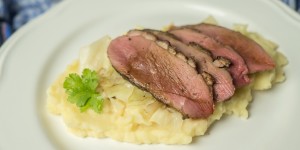 Beitragsbild des Blogbeitrags Knusprige Entenbrust mit Selleriepüree und Kraut