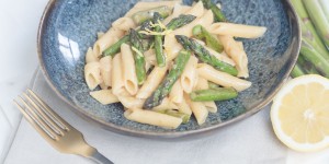 Beitragsbild des Blogbeitrags Cremige One Pot Spargel Pasta mit Zitrone